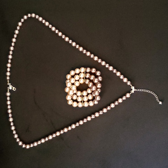 Pearl Necklace and bracelet set - Picture 4 of 5
